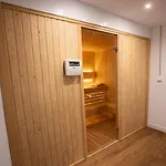 Nuevo Con Gym, Sauna, Junto A Pistas De