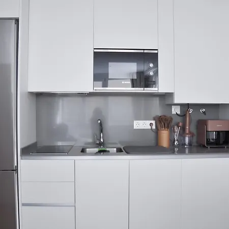 Nuevo Con Gym, Sauna, Junto A Pistas De *