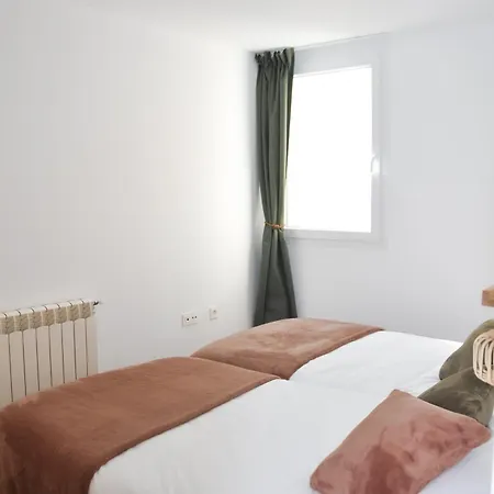 Apartamento Nuevo Con Gym, Sauna, Junto A Pistas De *