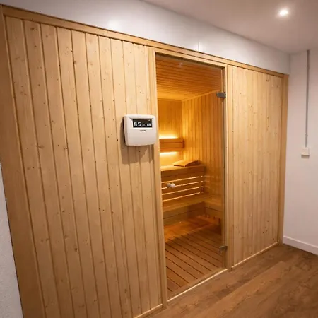 Nuevo Con Gym, Sauna, Junto A Pistas De