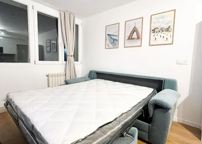 Nuevo Con Gym, Sauna, Junto A Pistas De *