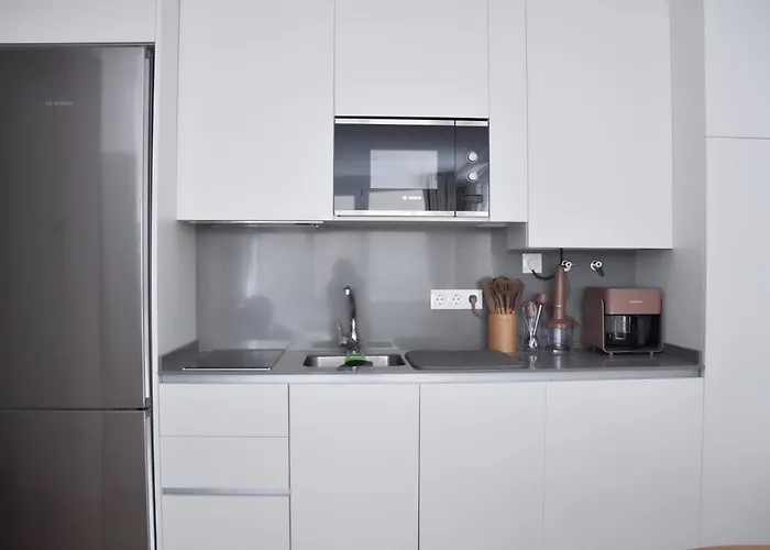 Nuevo Con Gym, Sauna, Junto A Pistas De *