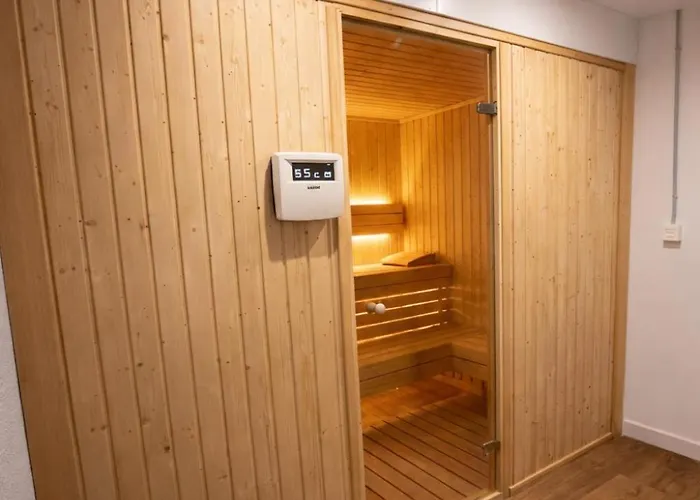 Nuevo Con Gym, Sauna, Junto A Pistas De