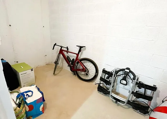 Nuevo Con Gym, Sauna, Junto A Pistas De