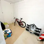 Nuevo Con Gym, Sauna, Junto A Pistas De
